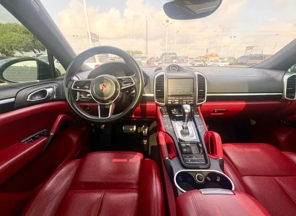 2016 Porsche 958 Cayenne S - Image 8 of 9
