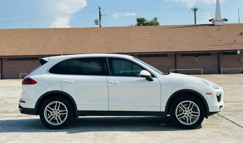 2016 Porsche 958 Cayenne S - Image 8 of 20