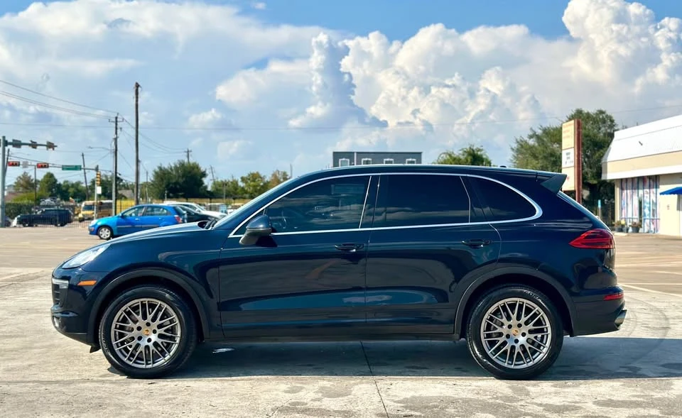 2016 Porsche 958 Cayenne S - Image 7 of 20