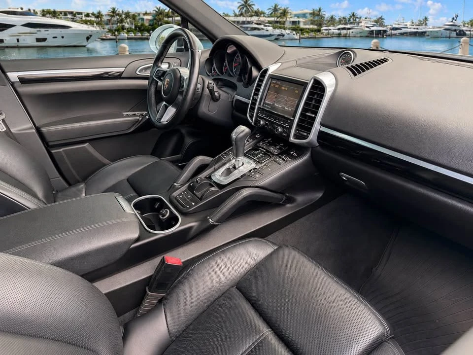 2016 Porsche 958 Cayenne S - Image 8 of 16