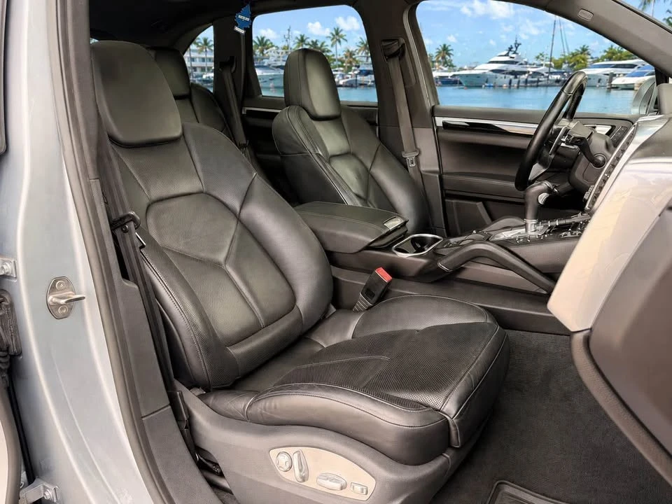 2016 Porsche 958 Cayenne S - Image 9 of 16