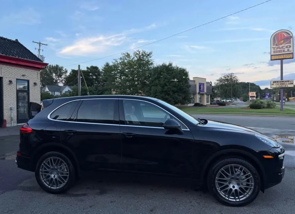 2016 Porsche 958 Cayenne S - Image 2 of 10