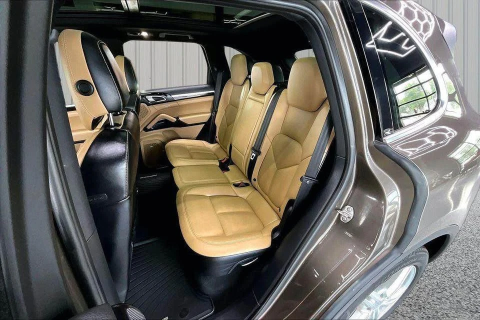 2016 Porsche 958 Cayenne S - Image 8 of 14