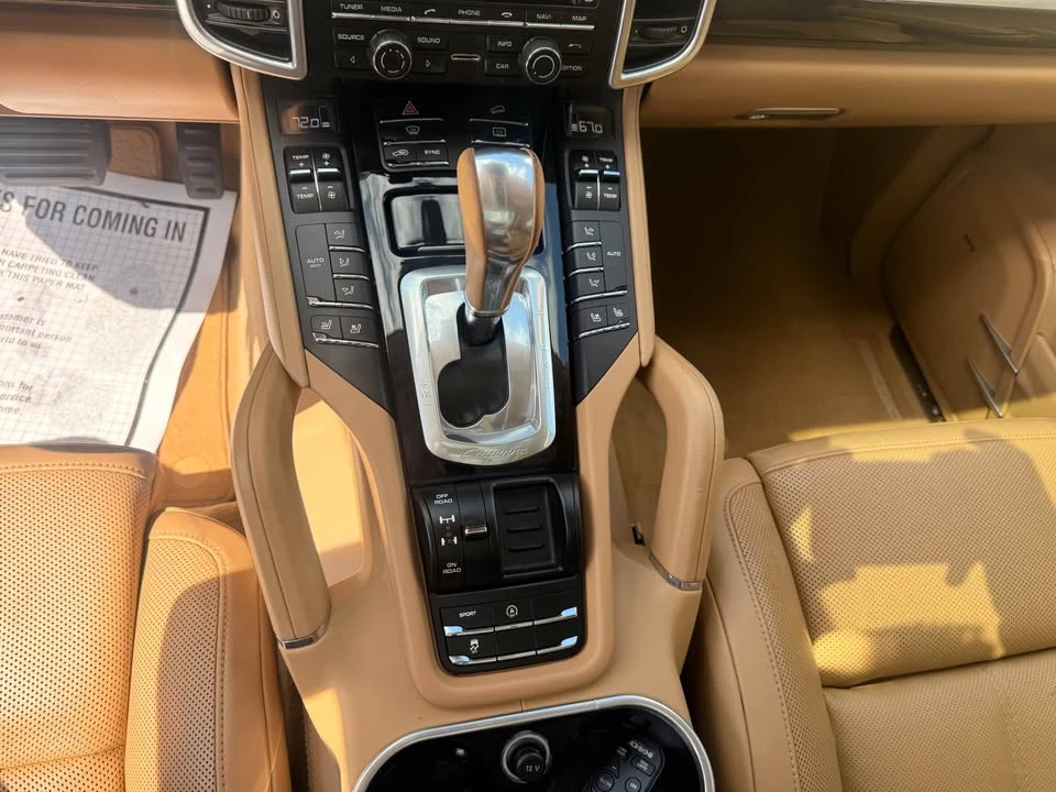 2016 Porsche 958 Cayenne S - Image 16 of 20