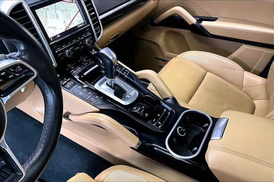 2016 Porsche 958 Cayenne S - Image 12 of 14