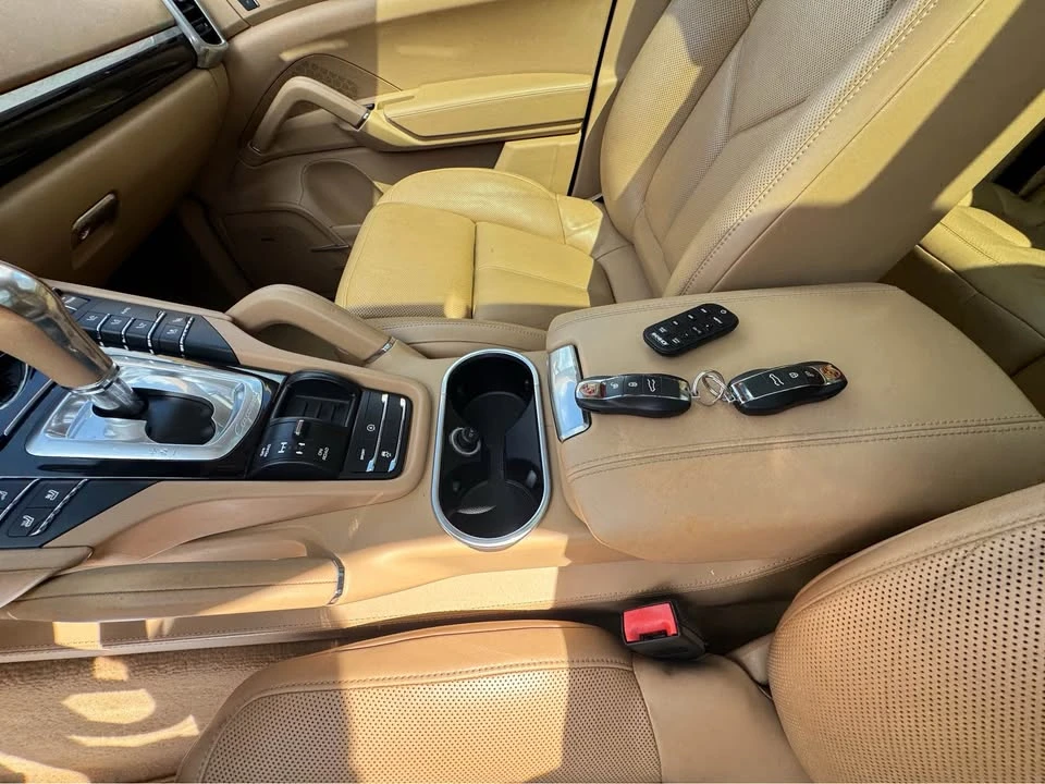 2016 Porsche 958 Cayenne S - Image 10 of 12