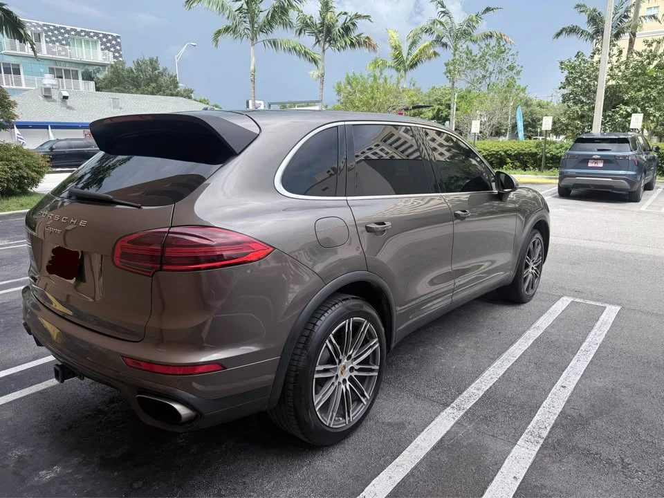 2016 Porsche 958 Cayenne S - Image 3 of 8