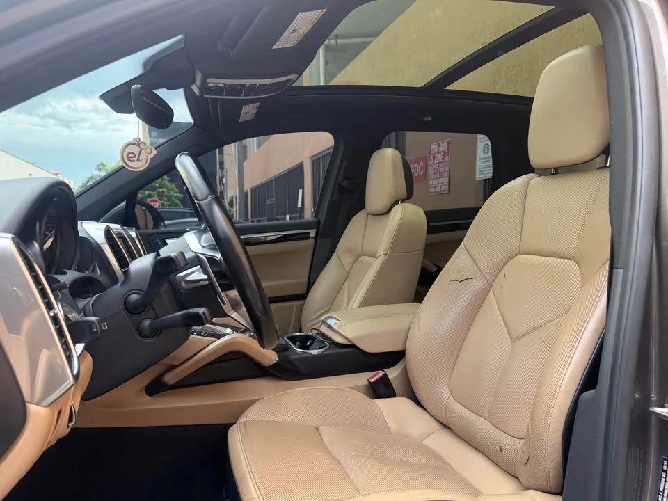 2016 Porsche 958 Cayenne S - Image 5 of 8