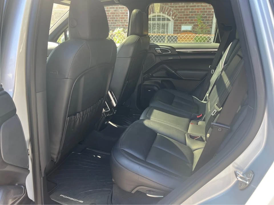 2016 Porsche 958 Cayenne S - Image 10 of 11