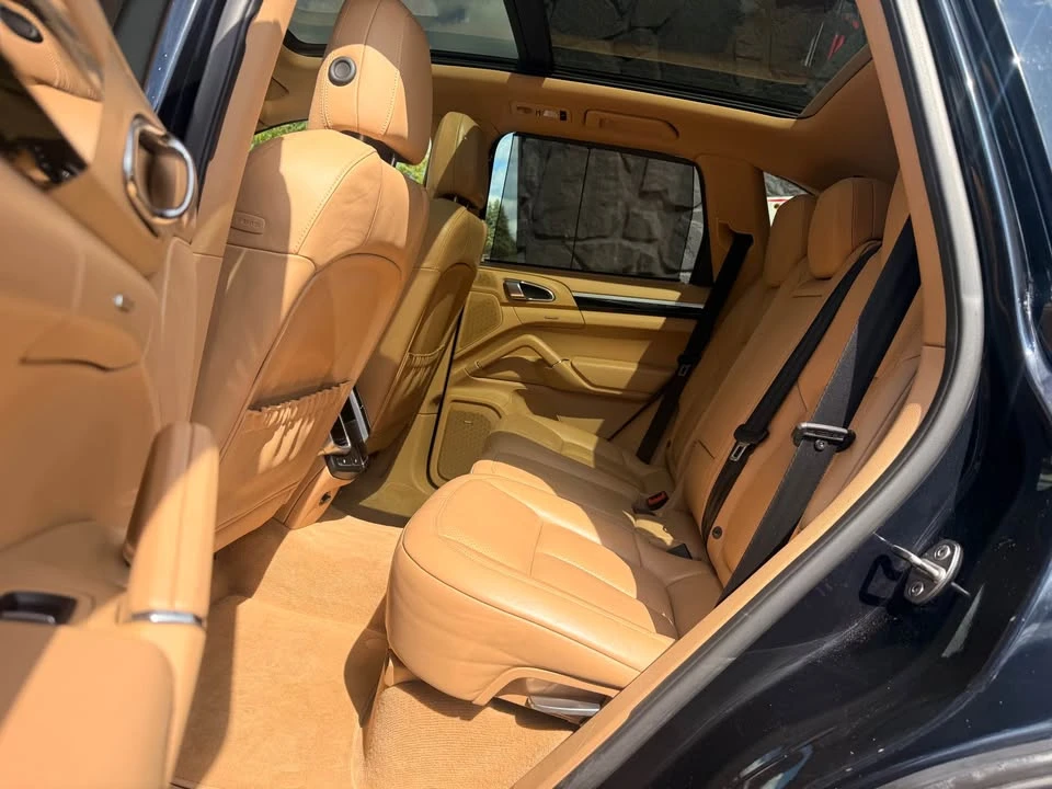2016 Porsche 958 Cayenne S - Image 9 of 19