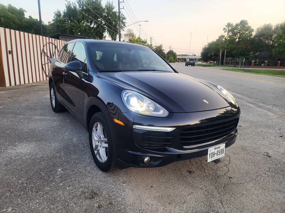 2016 Porsche 958 Cayenne S - Image 2 of 18