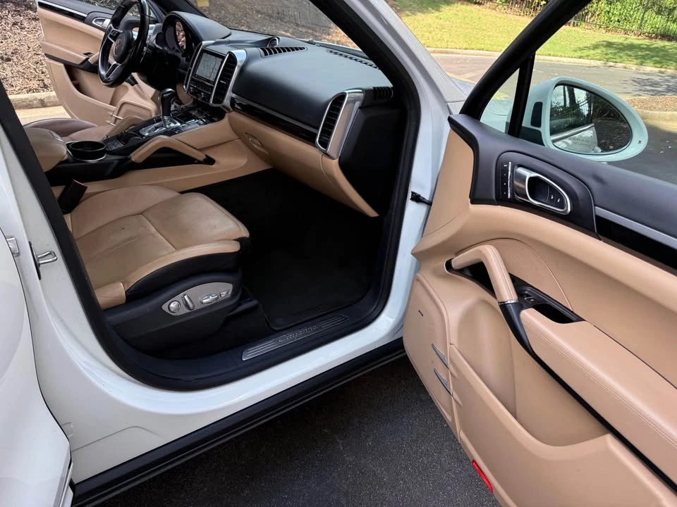 2016 Porsche 958 Cayenne S - Image 8 of 20