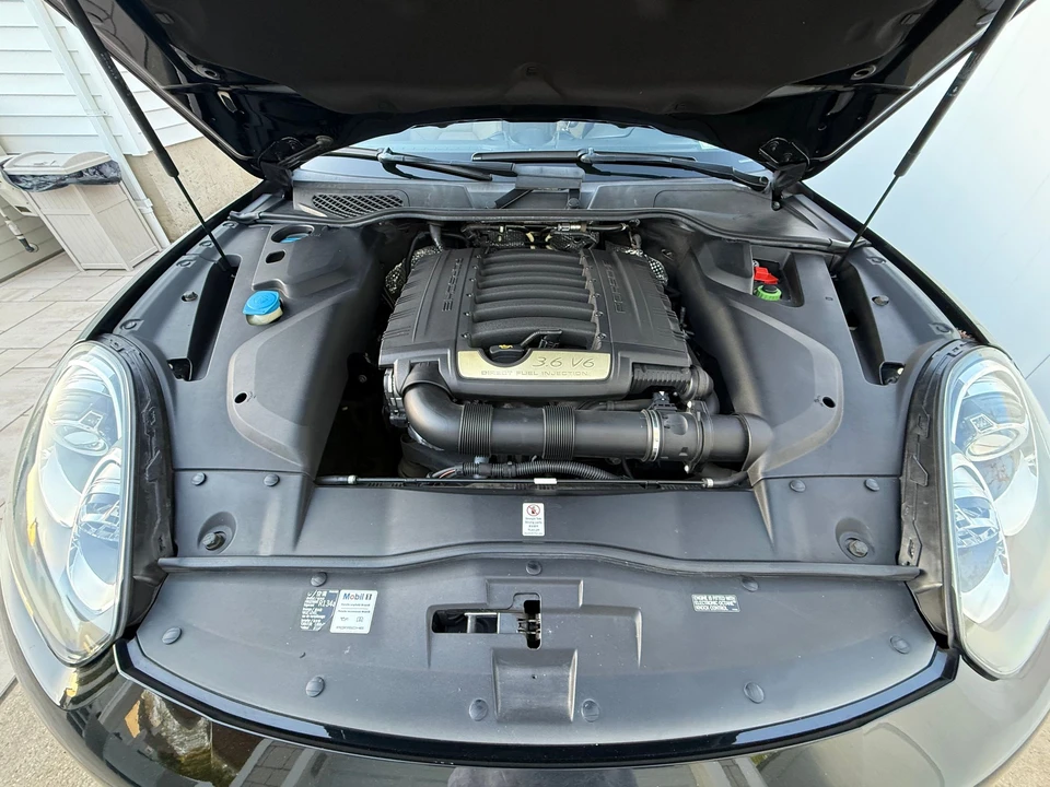 2016 Porsche 958 Cayenne S - Image 9 of 17