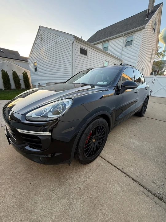 2016 Porsche 958 Cayenne S - Image 2 of 17