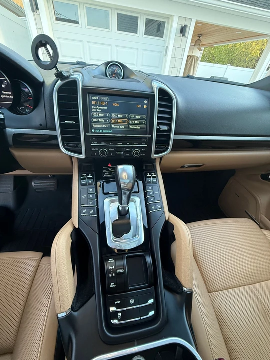 2016 Porsche 958 Cayenne S - Image 5 of 17