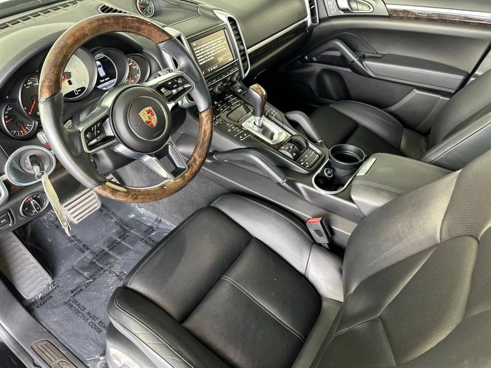 2016 Porsche 958 Cayenne S - Image 4 of 5