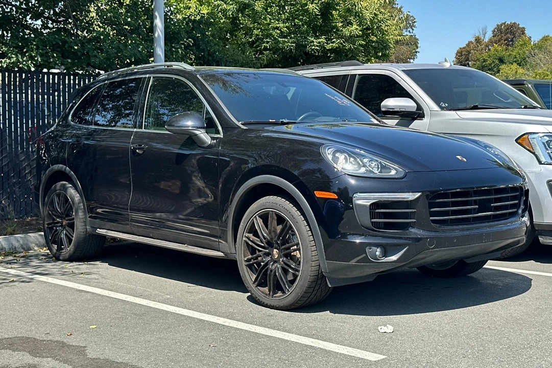 2016 Porsche 958 Cayenne S - Image 2 of 3