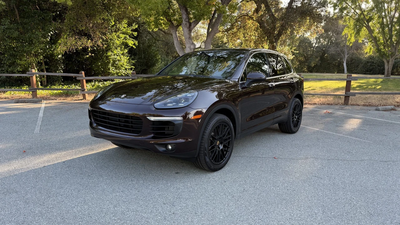 2016 Porsche 958 Cayenne S - Image 2 of 31