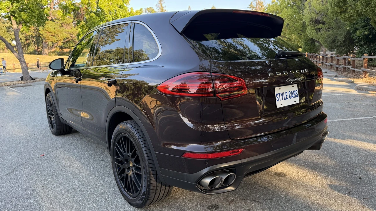 2016 Porsche 958 Cayenne S - Image 18 of 31