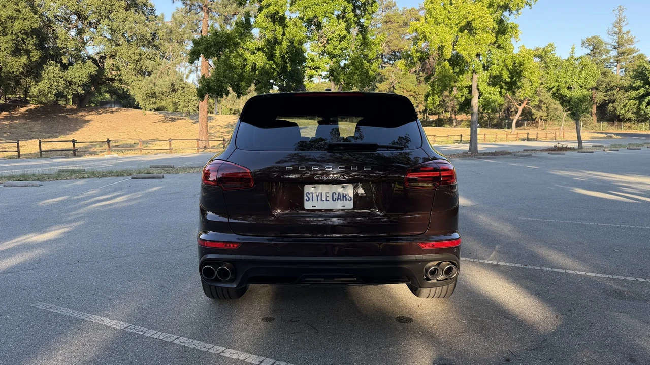 2016 Porsche 958 Cayenne S - Image 7 of 31