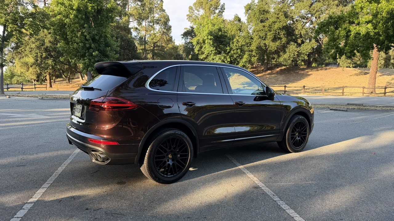 2016 Porsche 958 Cayenne S - Image 9 of 31