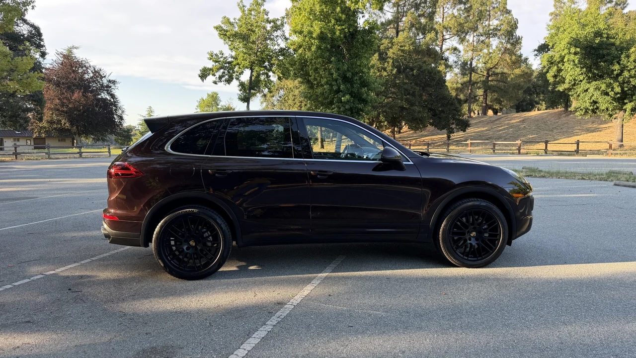 2016 Porsche 958 Cayenne S - Image 10 of 31