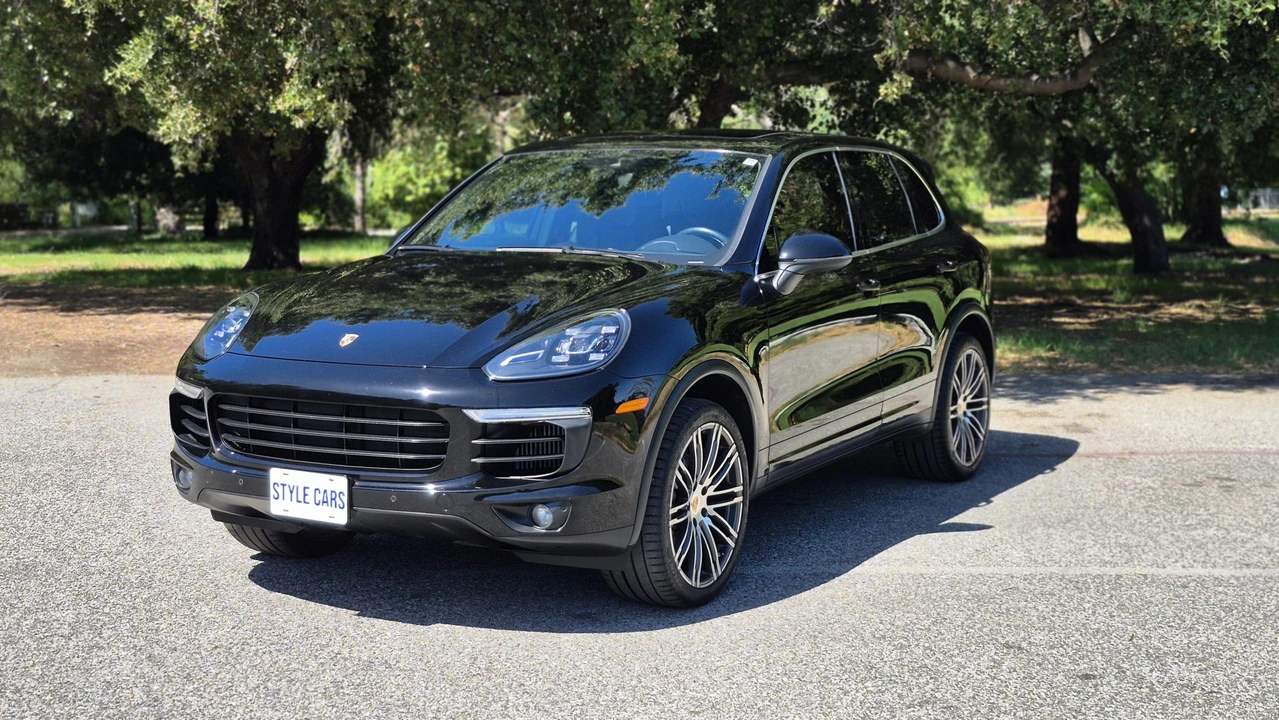 2016 Porsche 958 Cayenne S - Image 7 of 31