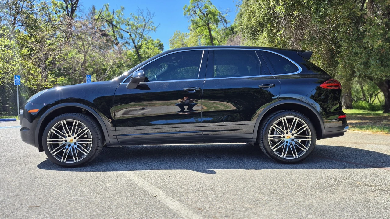 2016 Porsche 958 Cayenne S - Image 14 of 31