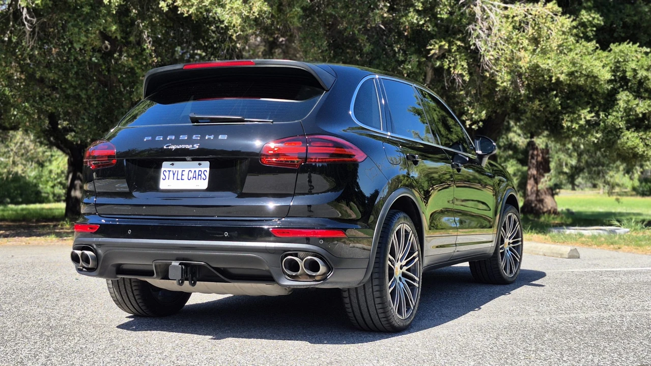2016 Porsche 958 Cayenne S - Image 26 of 31
