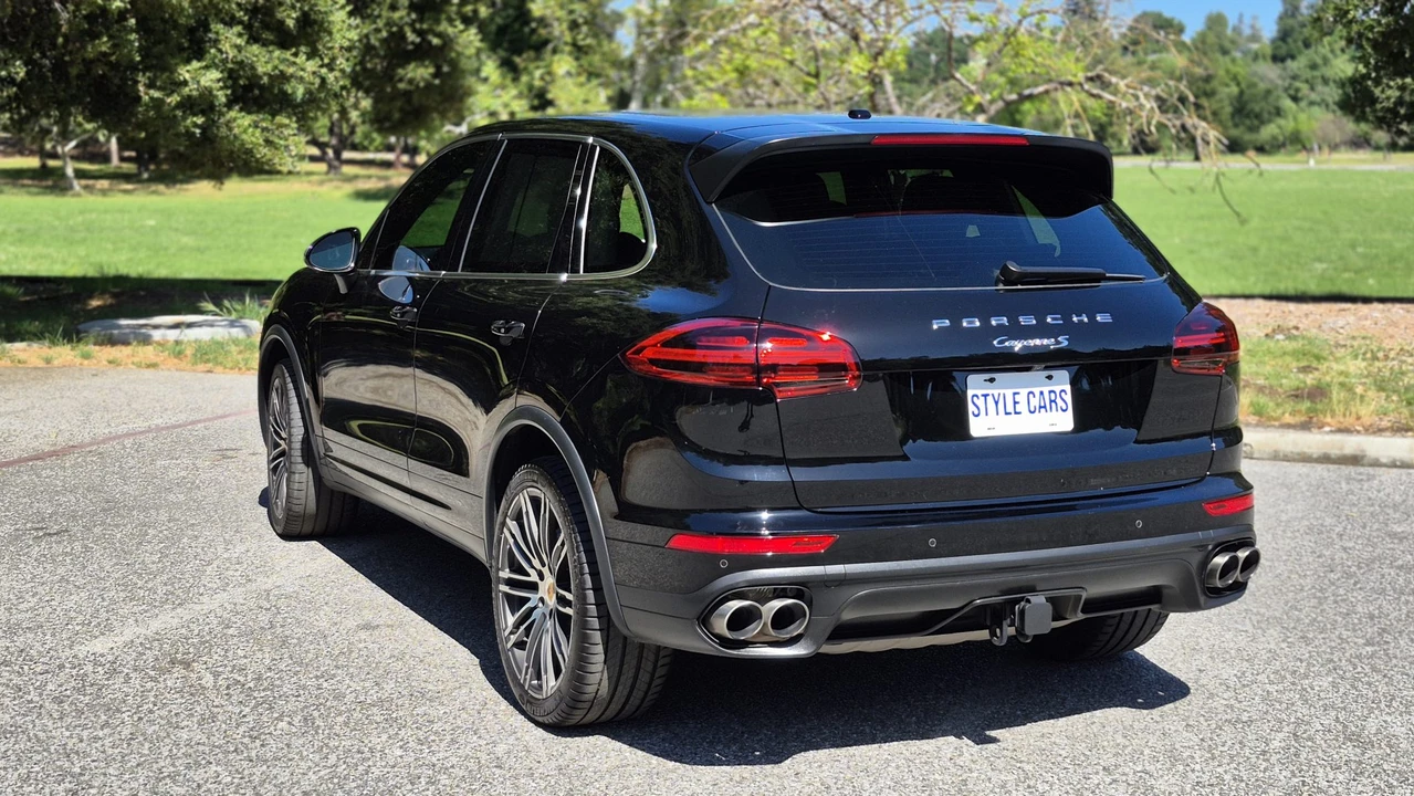 2016 Porsche 958 Cayenne S - Image 16 of 31