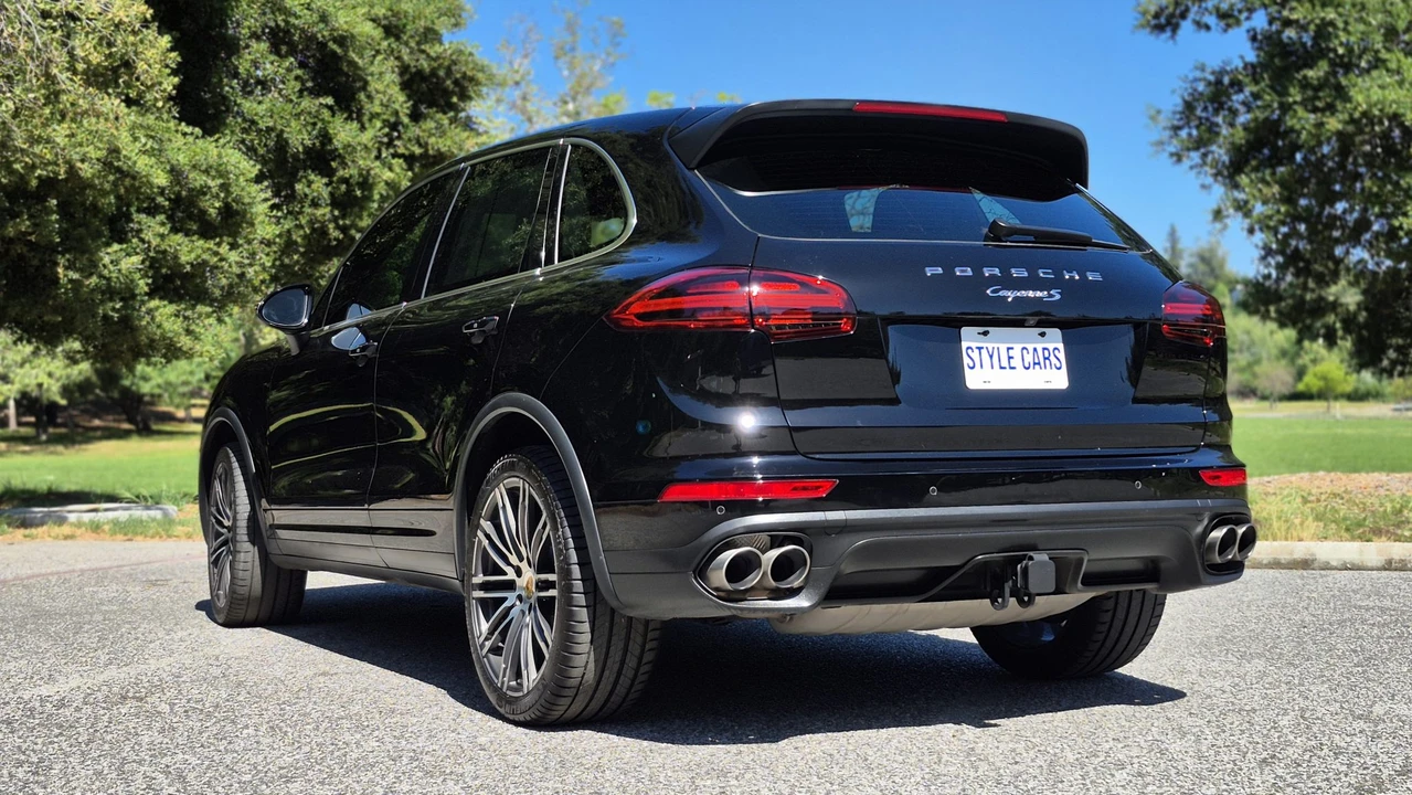 2016 Porsche 958 Cayenne S - Image 17 of 31
