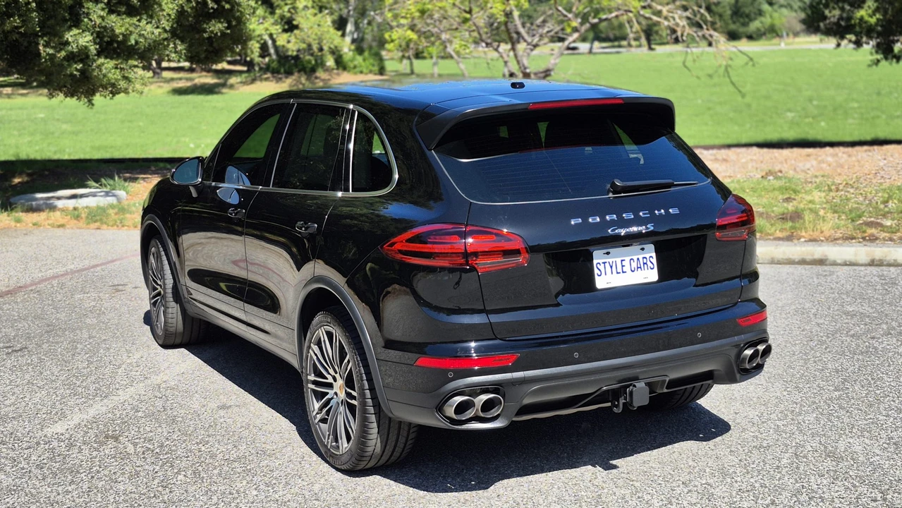 2016 Porsche 958 Cayenne S - Image 18 of 31