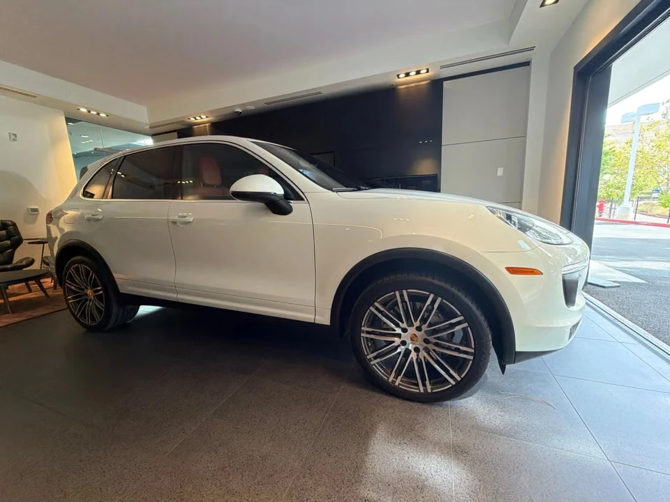 2016 Porsche 958 Cayenne S - Image 28 of 31