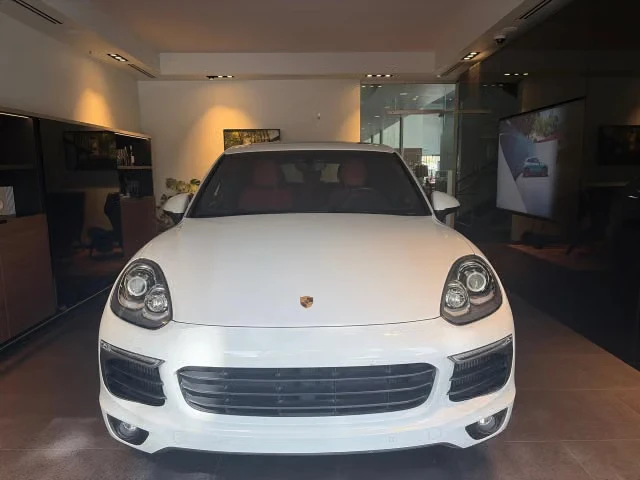 2016 Porsche 958 Cayenne S - Image 2 of 31