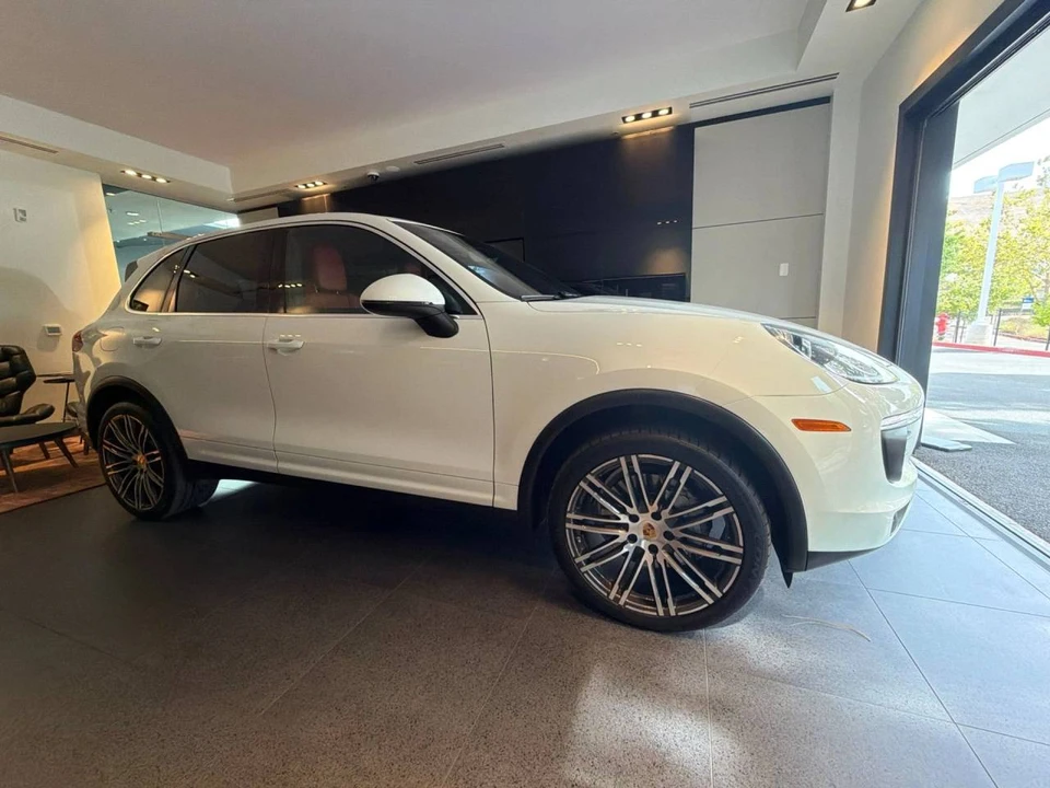 2016 Porsche 958 Cayenne S - Image 4 of 5