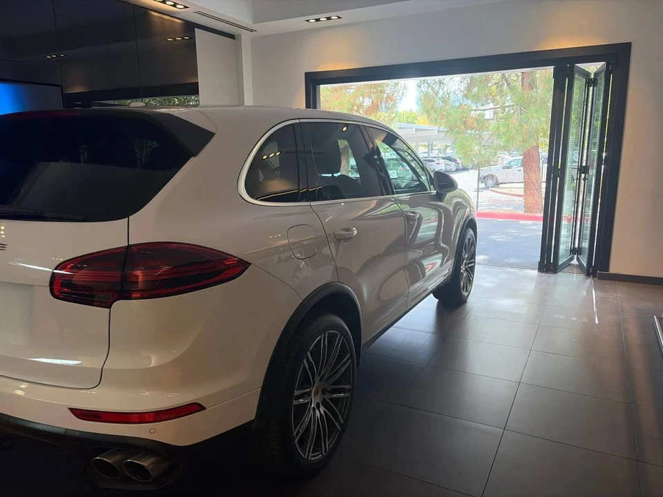 2016 Porsche 958 Cayenne S - Image 5 of 5
