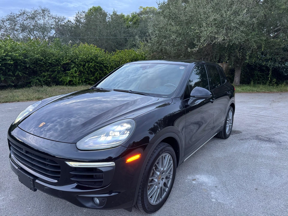 2016 Porsche 958 Cayenne S - Image 10 of 31