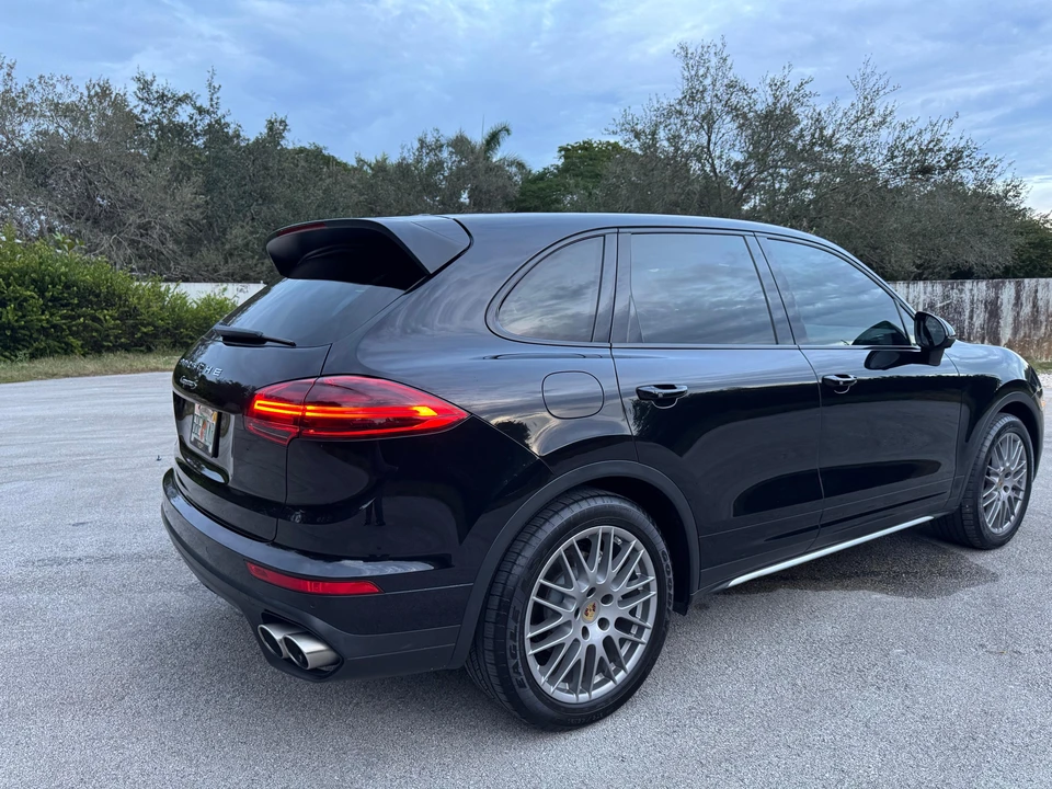 2016 Porsche 958 Cayenne S - Image 16 of 31