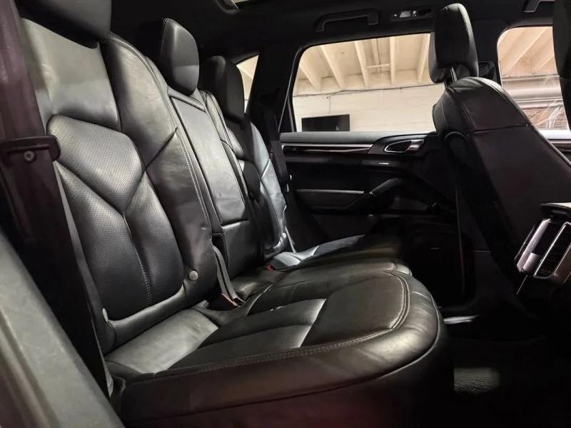 2016 Porsche 958 Cayenne S - Image 11 of 12