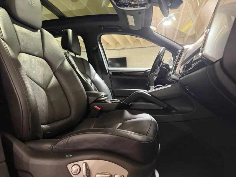 2016 Porsche 958 Cayenne S - Image 10 of 12