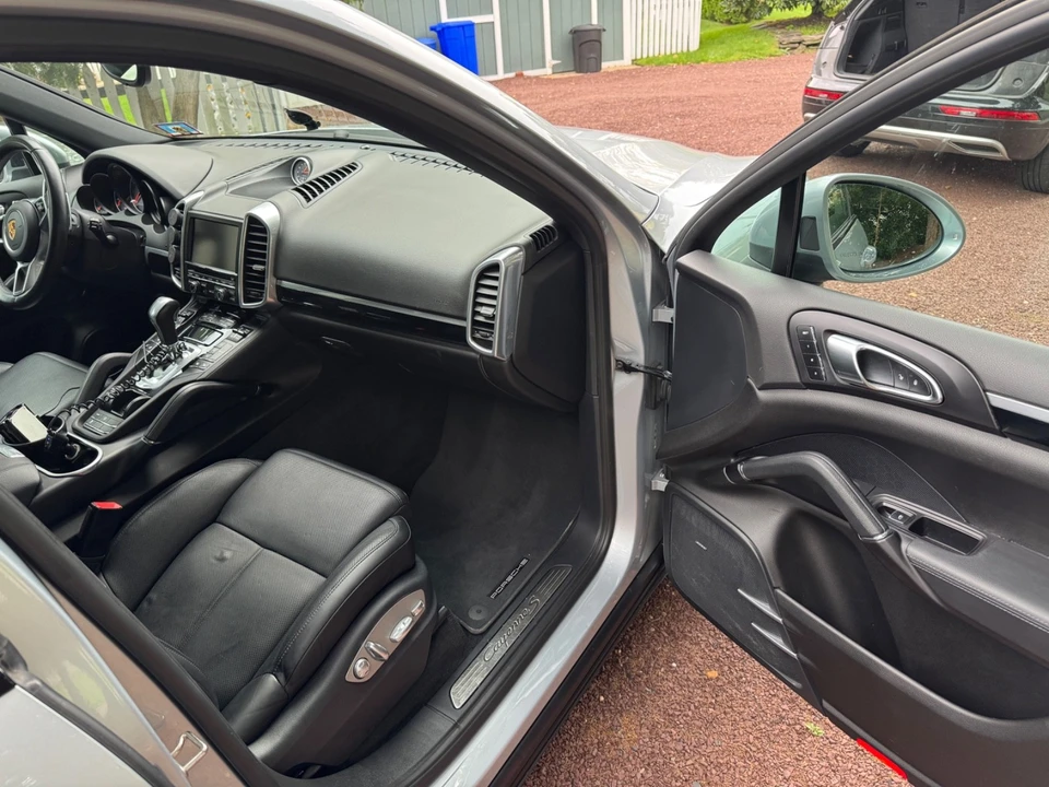 2016 Porsche 958 Cayenne S - Image 3 of 18