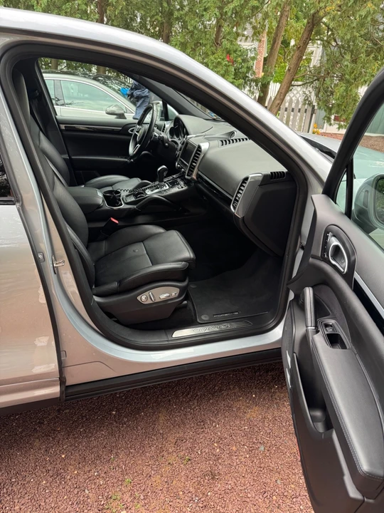 2016 Porsche 958 Cayenne S - Image 10 of 18
