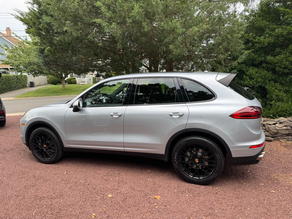 2016 Porsche 958 Cayenne S - Image 7 of 18