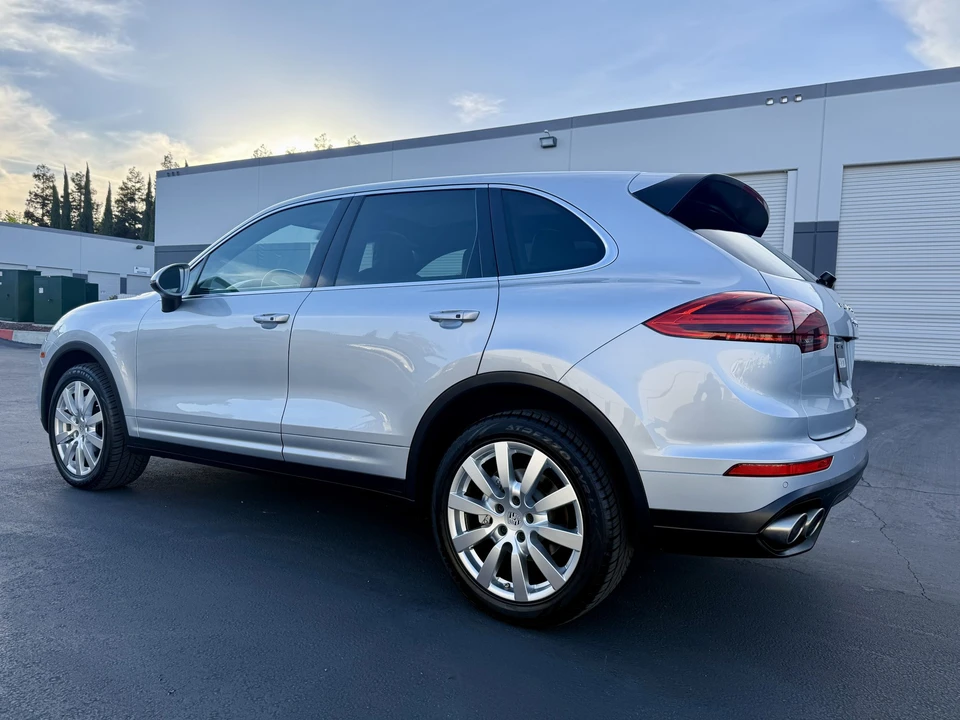 2016 Porsche 958 Cayenne S - Image 7 of 31