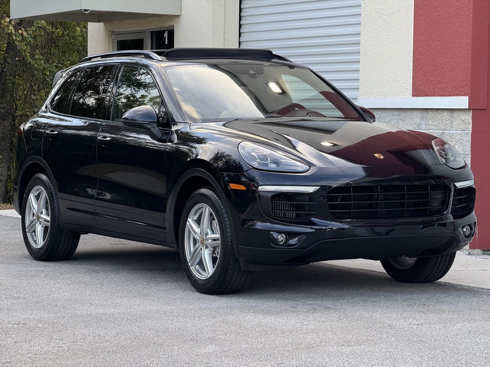 2016 Porsche 958 Cayenne S - Image 2 of 31