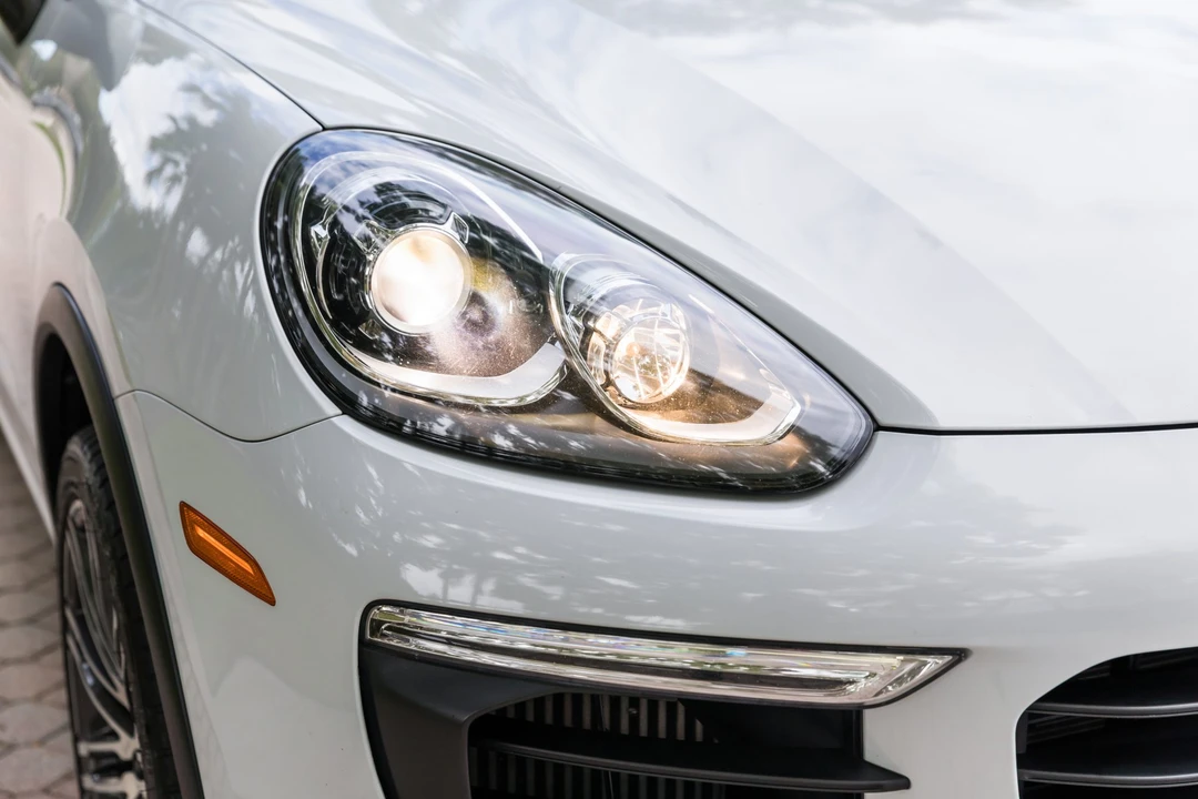 2016 Porsche 958 Cayenne S - Image 16 of 31