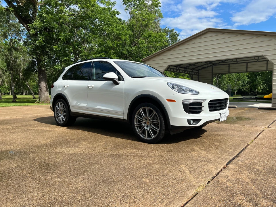 2016 Porsche 958 Cayenne S - Image 10 of 31