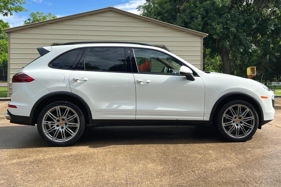 2016 Porsche 958 Cayenne S - Image 3 of 31