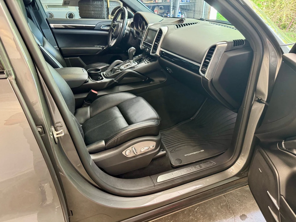 2016 Porsche 958 Cayenne S - Image 2 of 13