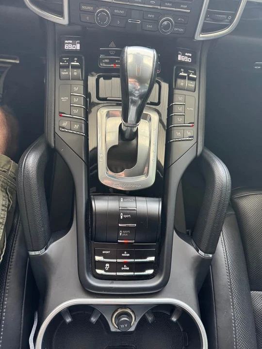 2016 Porsche 958 Cayenne - Image 11 of 20